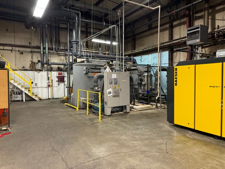 More Photos Of 19919 W Shawnee Mission Pky, Shawnee Manufacturing For Sale