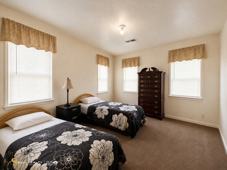 More Photos Of 530 NE Parkway Dr, Atlanta Apartments For Sale