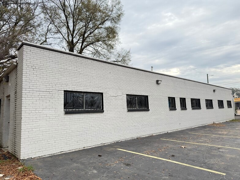 More Photos Of 2390 Lamar Ave, Memphis Office For Lease
