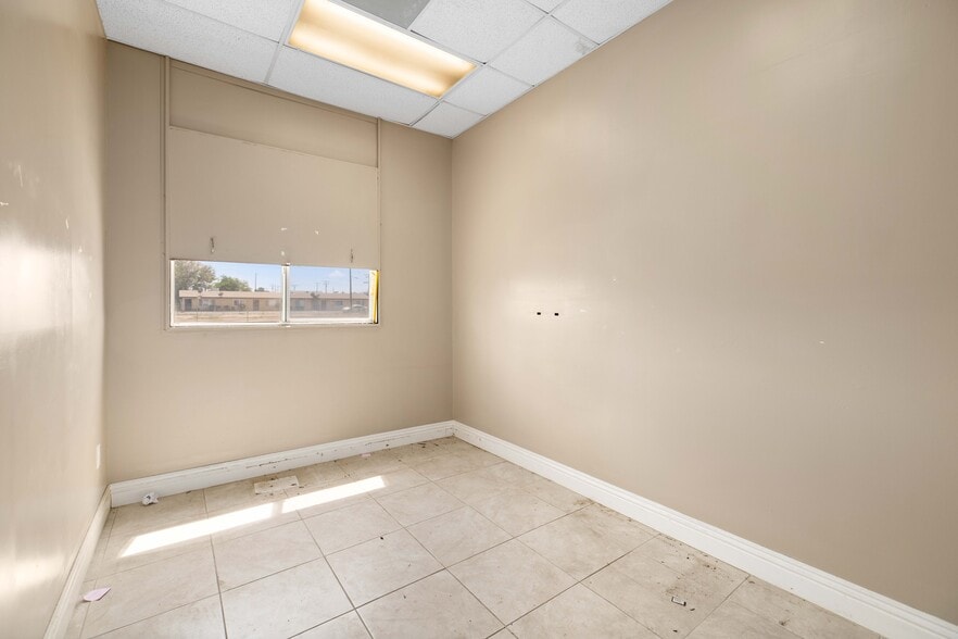 More Photos Of 307 W Avenue I, Lancaster Service For Sale