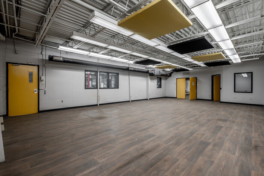 More Photos Of 175 Rue Péladeau, Magog Industrial For Lease