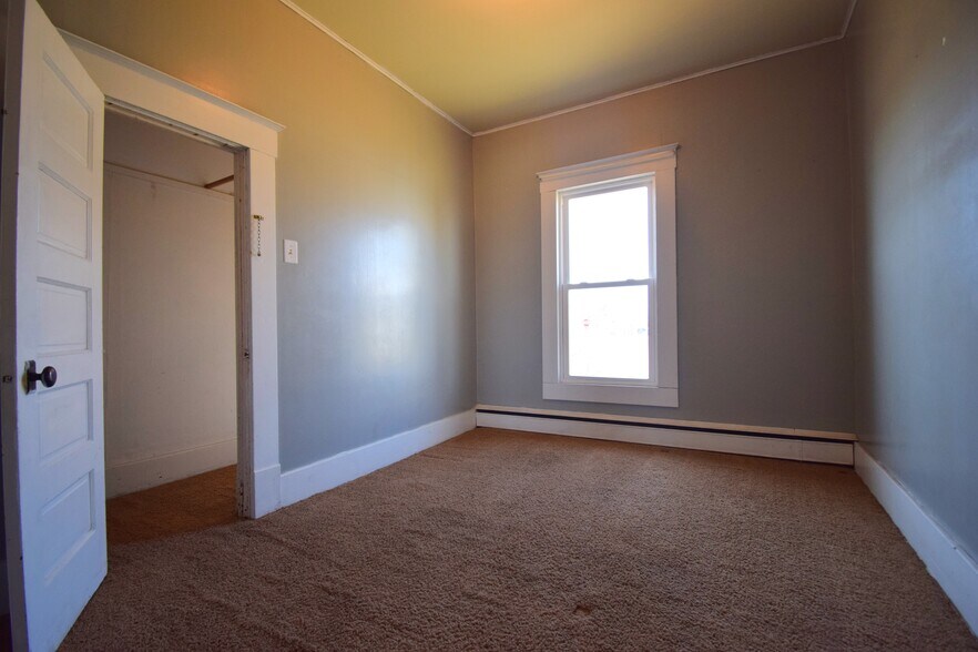 More Photos Of 102 N Park St, Sesser Restaurant For Sale