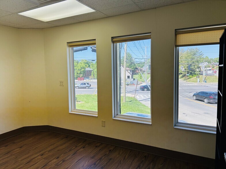 More Photos Of 3006 Glenmore Ave, Cincinnati Medical For Lease