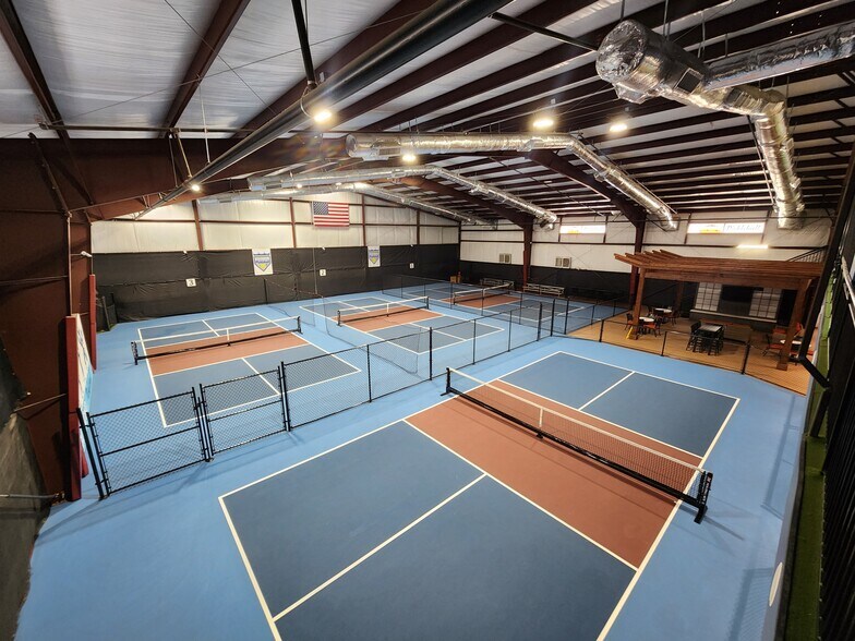 More Photos Of 1112 Shive Ln, Bowling Green Showroom For Sale