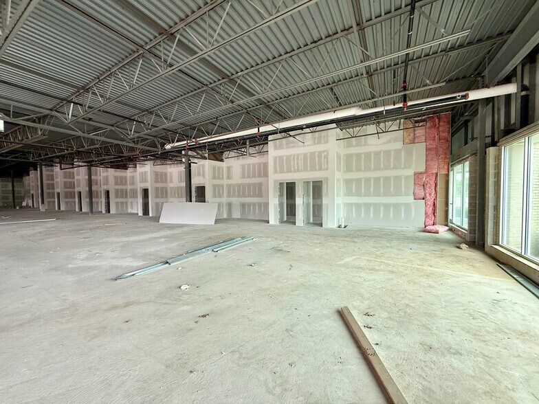 More Photos Of 6131 Greenfield Rd, Dearborn Storefront For Lease