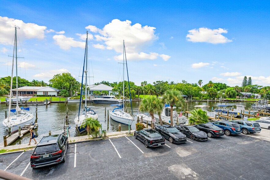 More Photos Of 23 Royal Palm Pointe, Vero Beach Restaurant For Sale