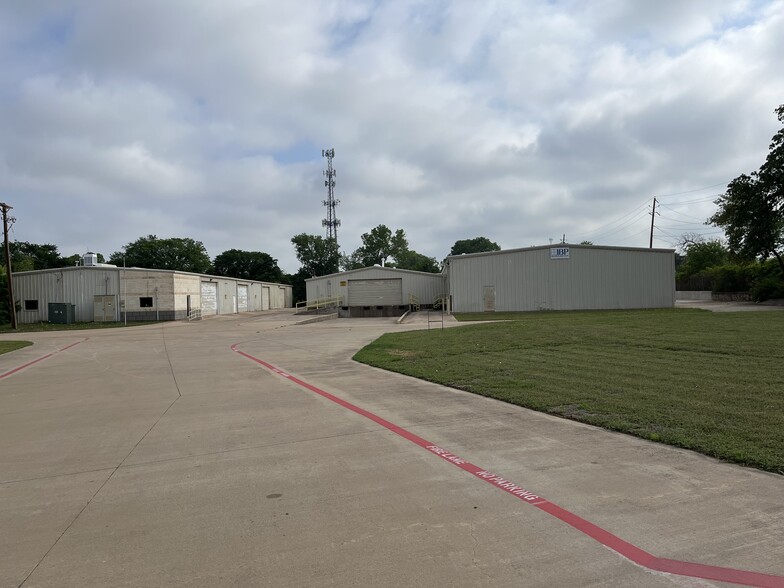 Primary Photo Of 215 Daniel, Denton Warehouse For Lease