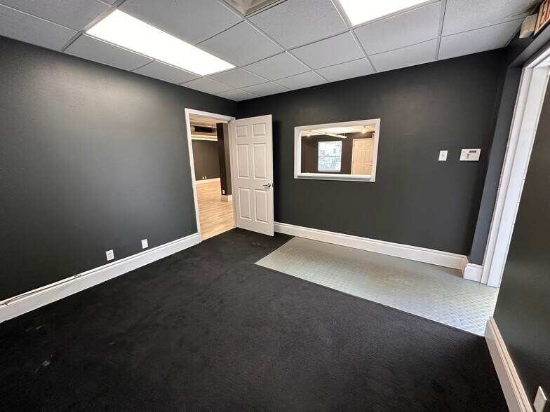 More Photos Of 9743 Cobb St, San Antonio Warehouse For Sale
