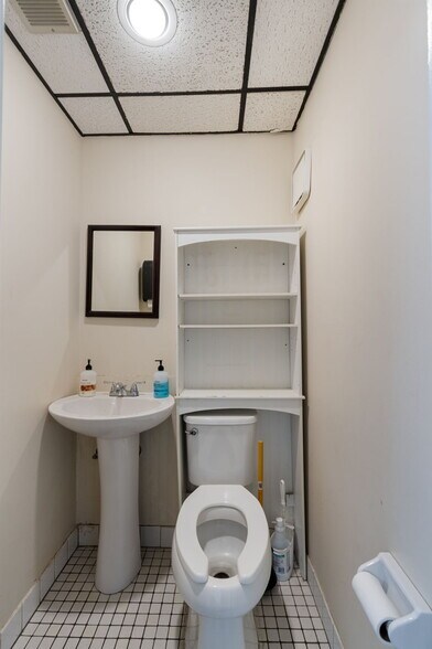 More Photos Of 2627 Hylan Blvd, Staten Island Medical For Lease