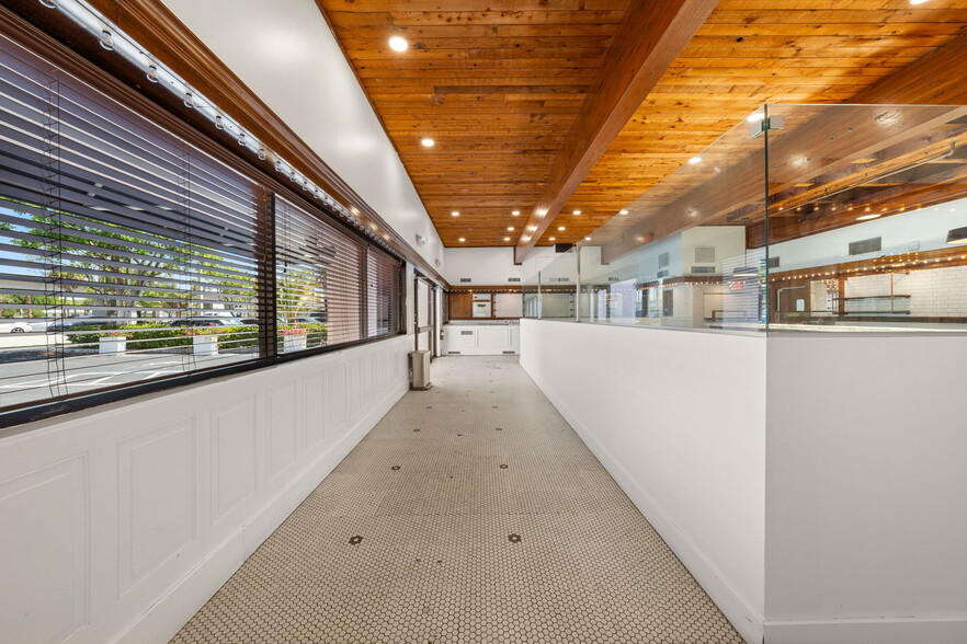 More Photos Of 1586 S Dixie Hwy, Coral Gables Restaurant For Lease