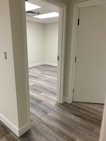 More Photos Of 300 Toll Gate Rd, Warwick Medical For Lease