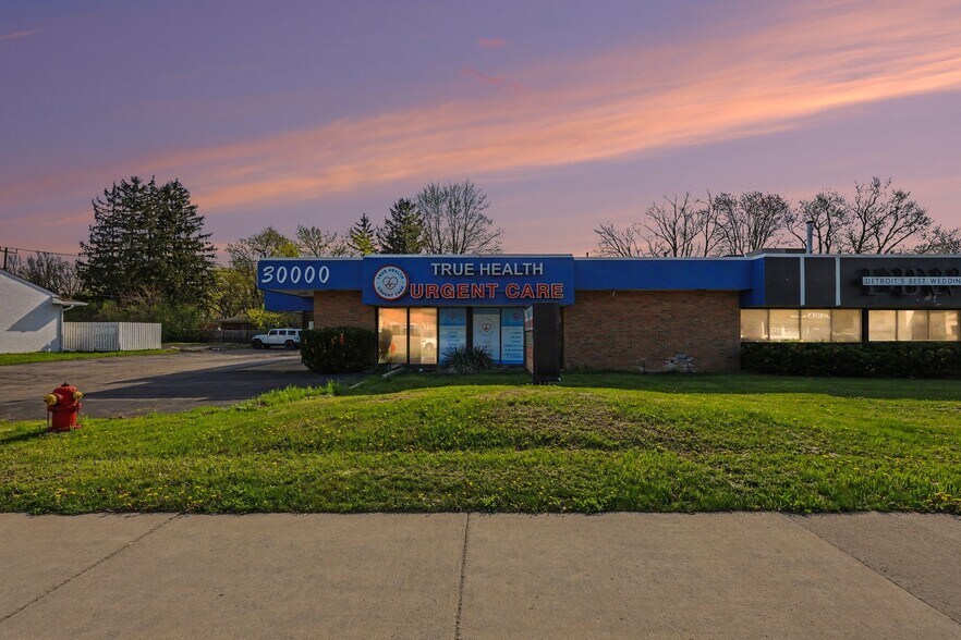 More Photos Of 30000 Orchard Lake Rd, Farmington Medical For Lease