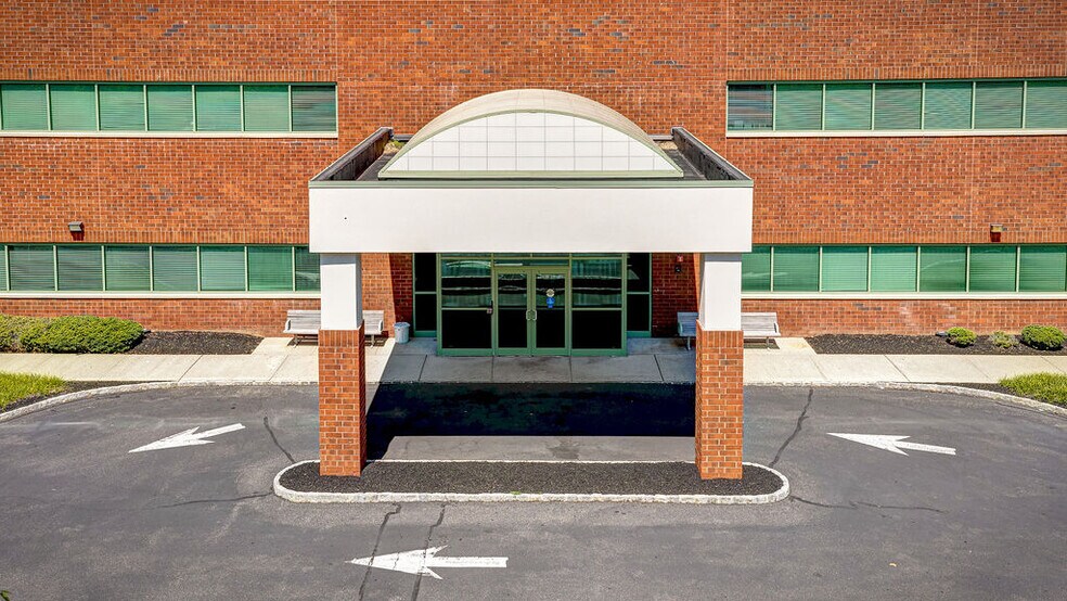 More Photos Of 800 Bunn Dr, Princeton Medical For Lease
