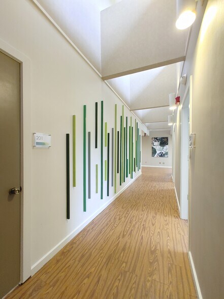 More Photos Of 9000 Cypress Green Dr, Jacksonville Office For Lease