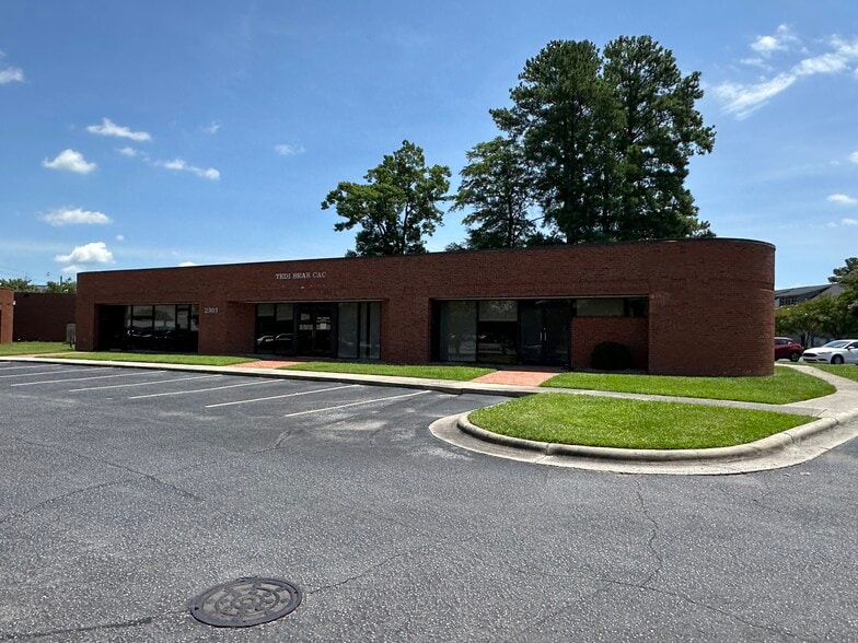 Primary Photo Of 2303 Executive Cir, Greenville Medical For Sale