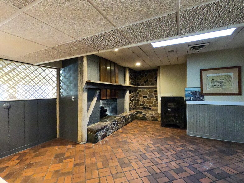 More Photos Of 2006-2024 S Airport Rd W, Traverse City Freestanding For Lease