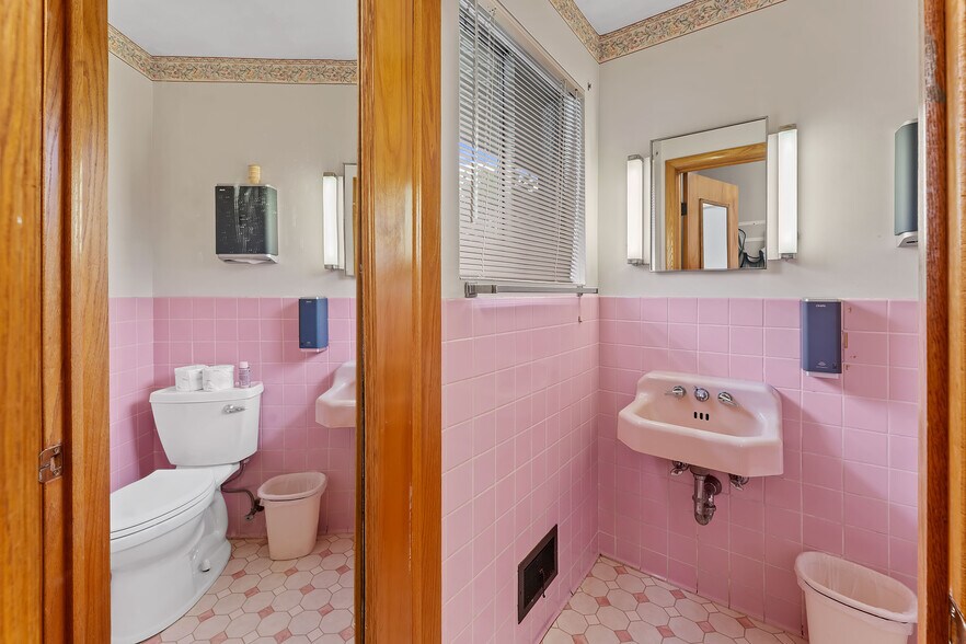 More Photos Of 711 N Pike St, Grafton Office For Sale