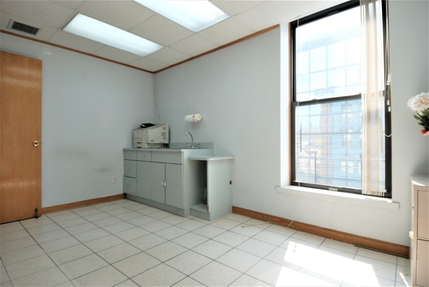 More Photos Of 7-8 Chatham Sq, New York Office For Lease