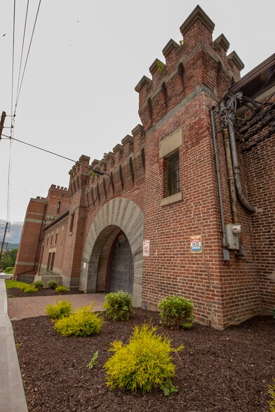 More Photos Of 900 Adams Ave, Scranton Specialty For Lease