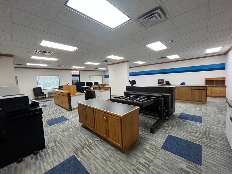 More Photos Of 10858 FM 346 W, Flint Office For Sale