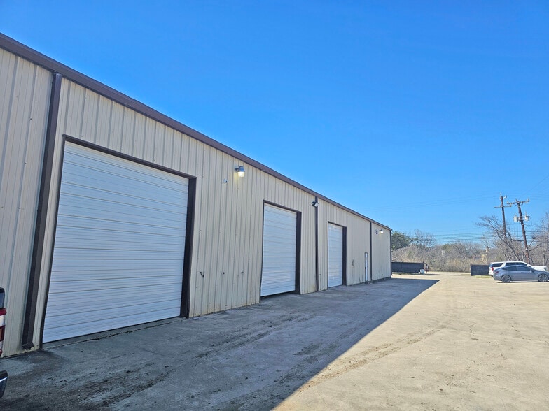 More Photos Of 13250 Lookout Rd, San Antonio Warehouse For Sale