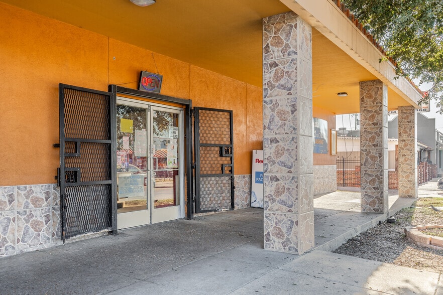 More Photos Of 2420 N Fitzhugh Ave, Dallas Supermarket For Lease