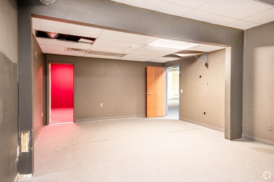 More Photos Of 2024-2050 S Stoughton Rd, Madison General Retail For Sale