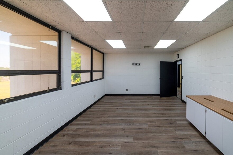 More Photos Of 926 Ross Clark Cir, Dothan Office For Lease