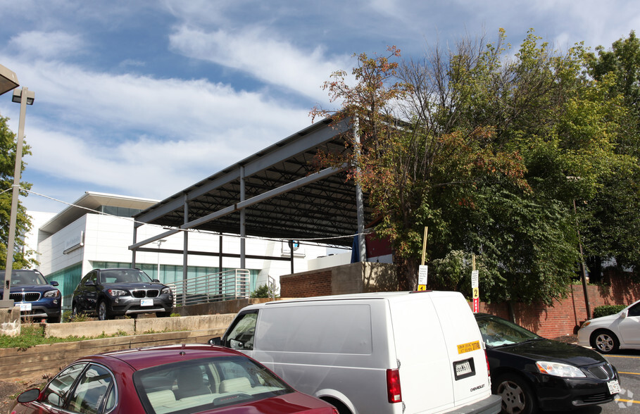 Primary Photo Of 1350 Rockville Pike, Rockville Auto Dealership For Lease