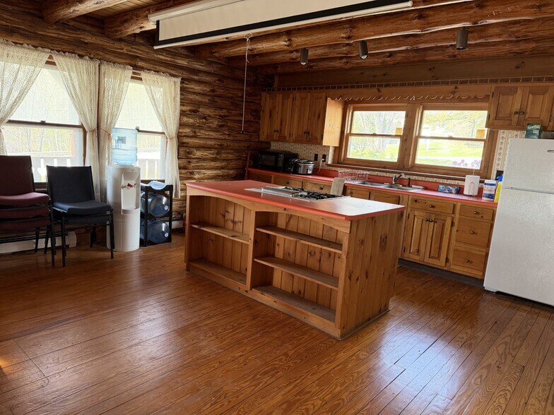 More Photos Of 30 Industrial Ln, Mendon Office Residential For Lease