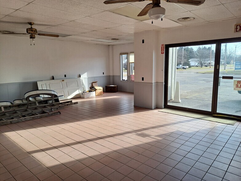 More Photos Of 126 N Canal St, Newton Falls Flex For Sale