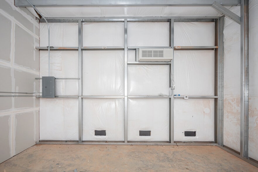 More Photos Of 458 Back Bay Blvd, Biloxi Self Storage For Sale