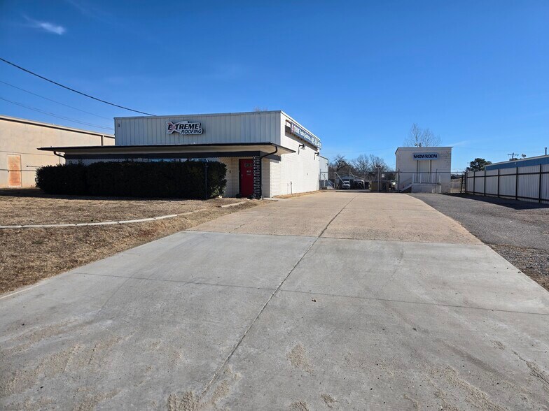 More Photos Of 1813 N Harrison St, Shawnee Freestanding For Lease