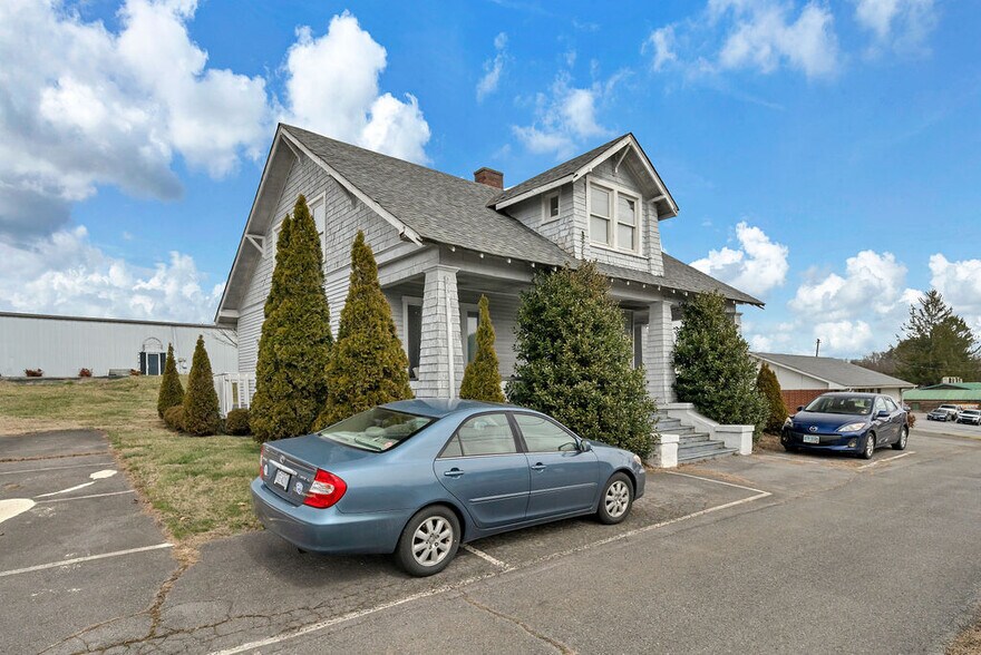 More Photos Of 973 W Main St, Abingdon Specialty For Sale