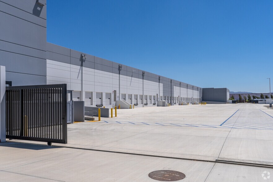 More Photos Of 752 N Tippecanoe Ave, San Bernardino Warehouse For Lease
