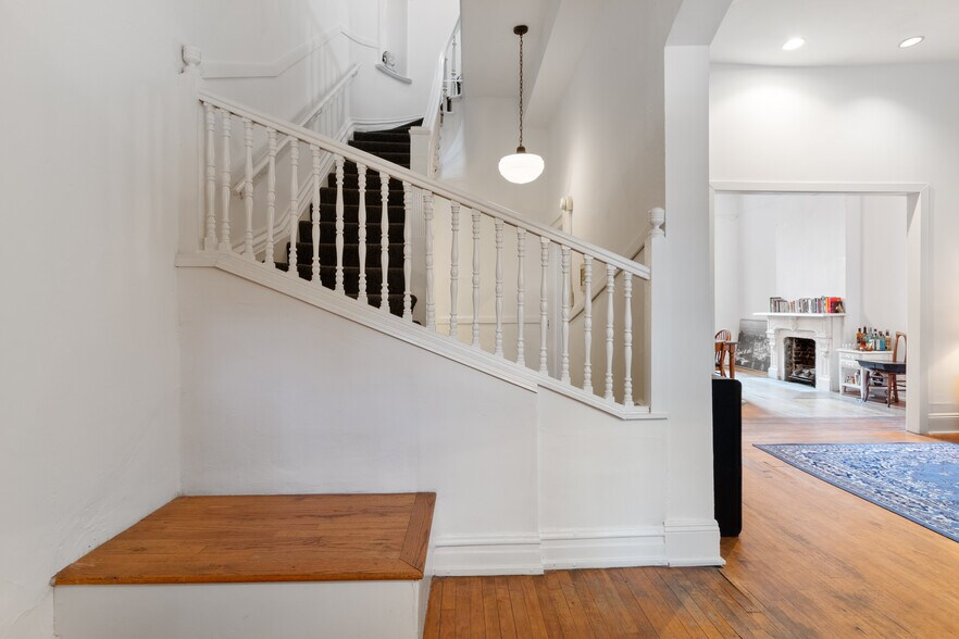 More Photos Of 1239 N Dearborn St, Chicago Apartments For Sale