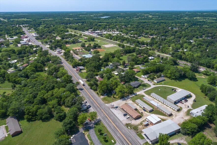 More Photos Of 701 E Pine St, Edgewood Flex For Lease