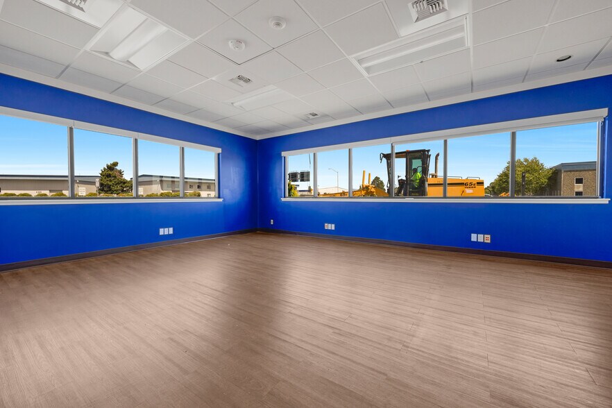 More Photos Of 3102 100th St SW, Everett Warehouse For Lease