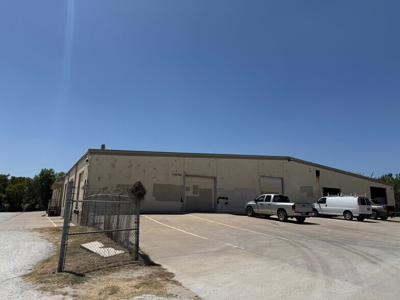 More Photos Of 6024 Old Hemphill Rd, Fort Worth Warehouse For Lease
