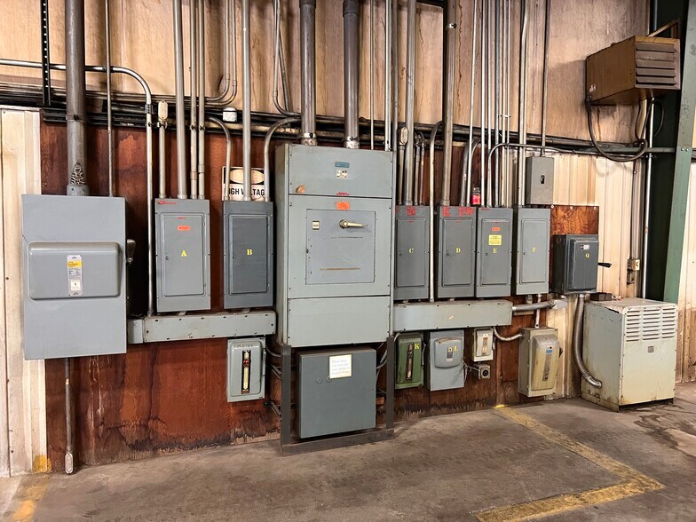 More Photos Of 1450 W Sunday Dr, Indianapolis Manufacturing For Lease