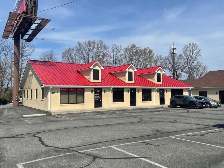 Primary Photo Of 17912 Forest Rd, Forest Storefront Retail Office For Lease