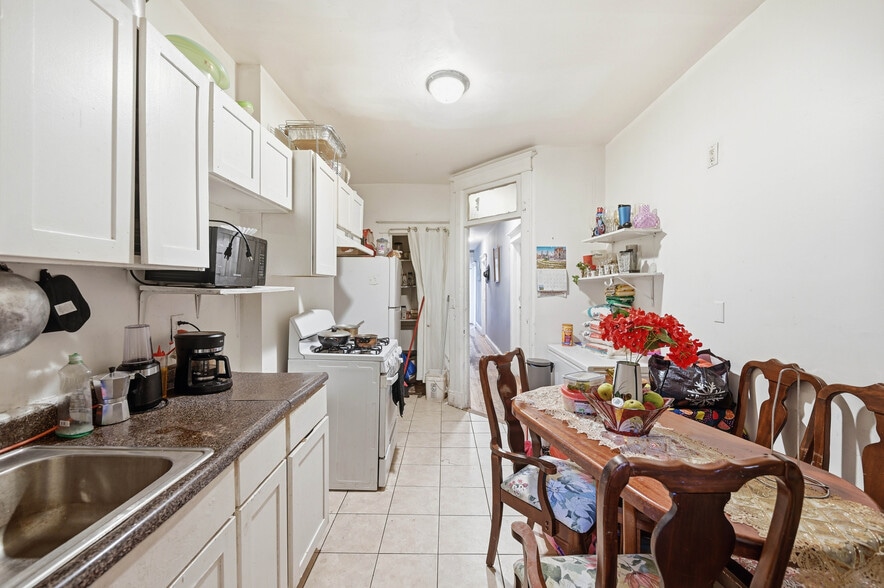 More Photos Of 25 Saratoga Ave, Yonkers Apartments For Sale