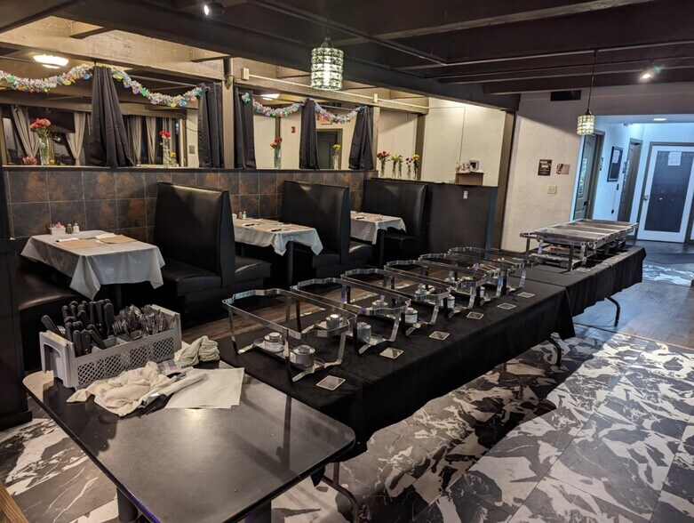 More Photos Of 1620 Summit Dr, Pekin Golf Course Driving Range For Sale