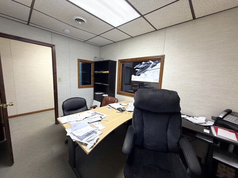 More Photos Of 305 N Mason St, Carrollton Office For Sale