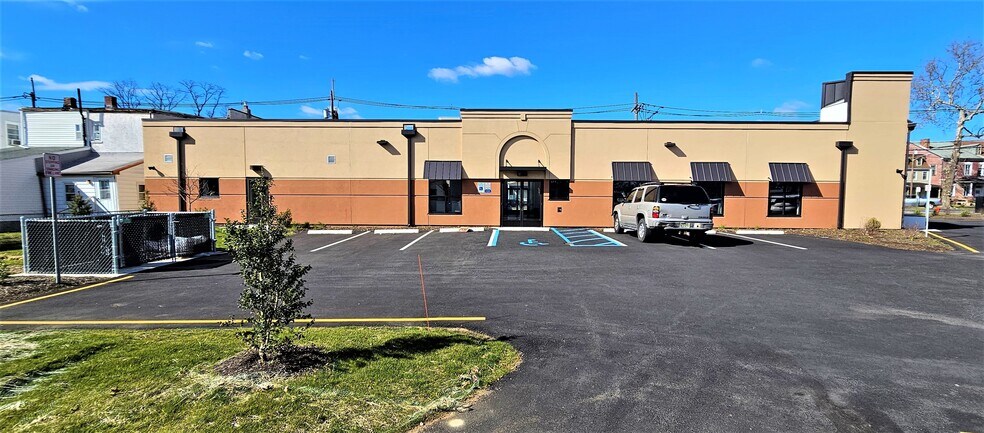 More Photos Of 218 W Broad St, Burlington Medical For Lease