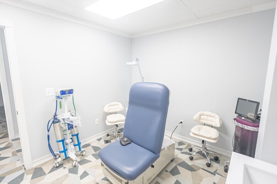 More Photos Of 15645 Farmington Rd, Livonia Medical For Lease