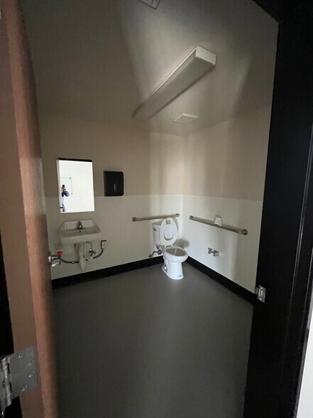 More Photos Of 2350 Miracle Mile Rd, Bullhead City Storefront Retail Office For Sale