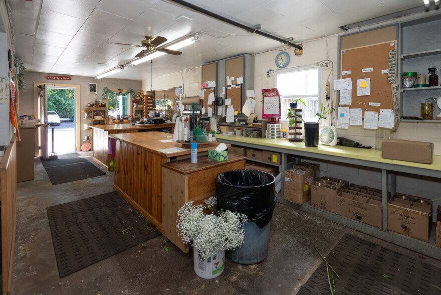 More Photos Of 180 Davis St, Croswell Garden Center For Sale