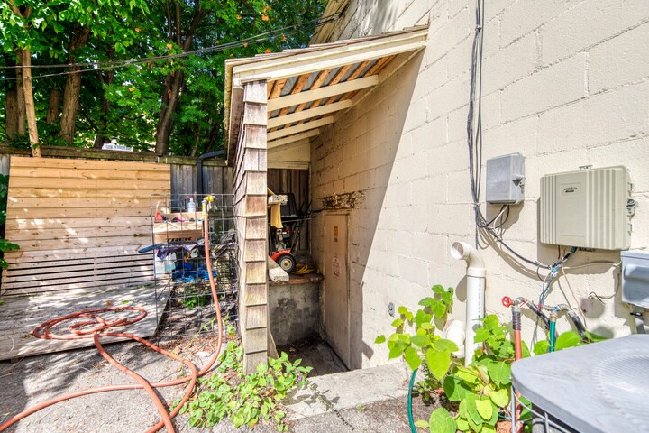 More Photos Of 3267 Lake Shore Blvd W, Toronto Storefront For Sale