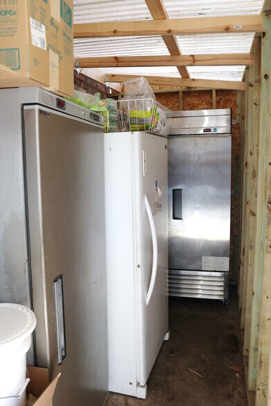 More Photos Of 909 Main St, Adel Bar For Sale